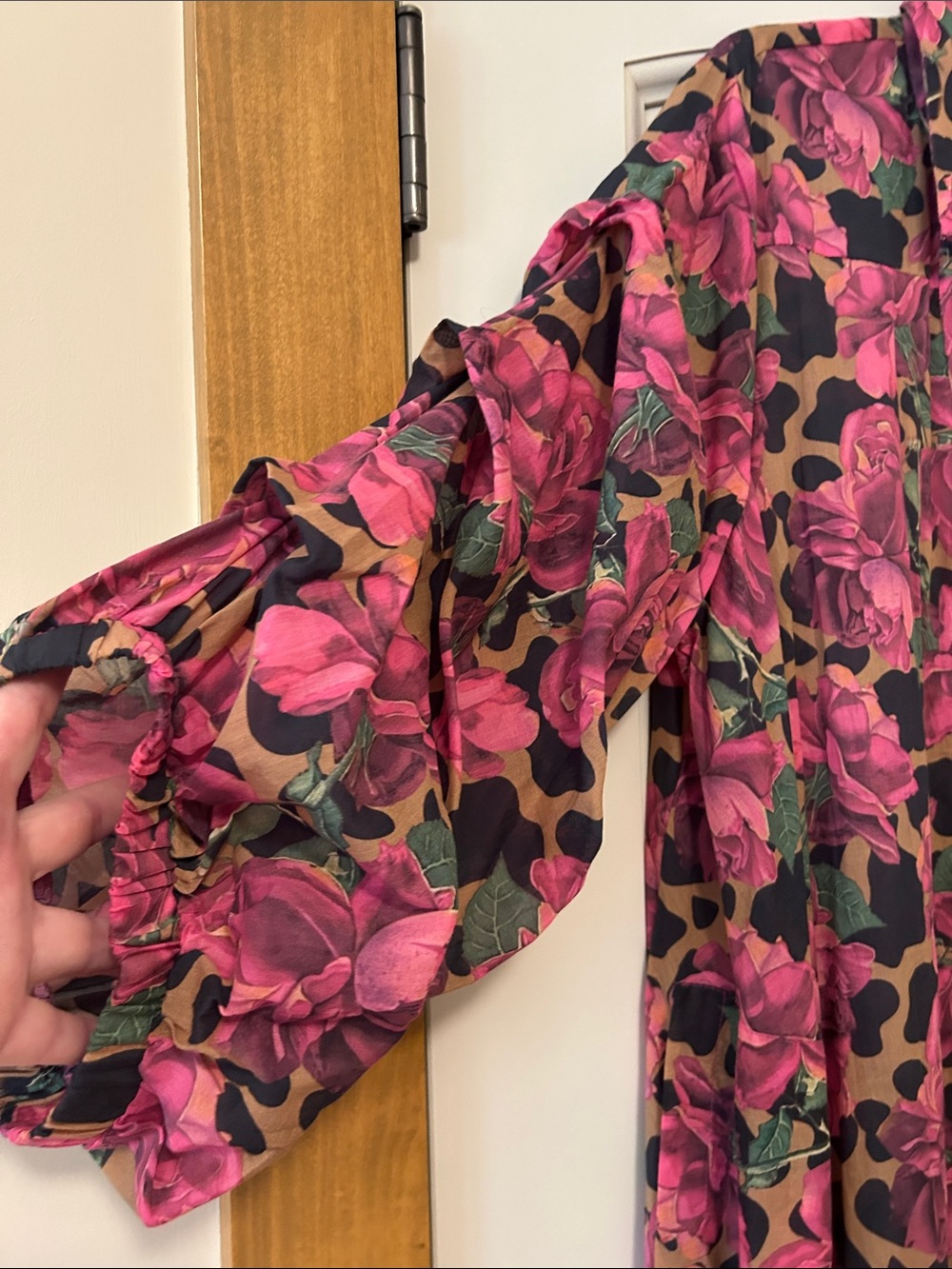 A Rare Bird Floral High-Low Button-Front Rose Leopard Duster in Pink - Picture 6 of 16